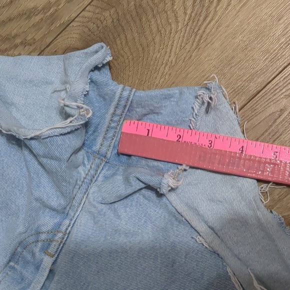 Levi’s 501 Shorts Womens Embroidered Floral Jean Cut Off Booty Denim Light Sz 30 - Picture 7 of 12
